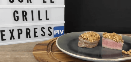Pavé de veau découpé en deux placé sur une assiette